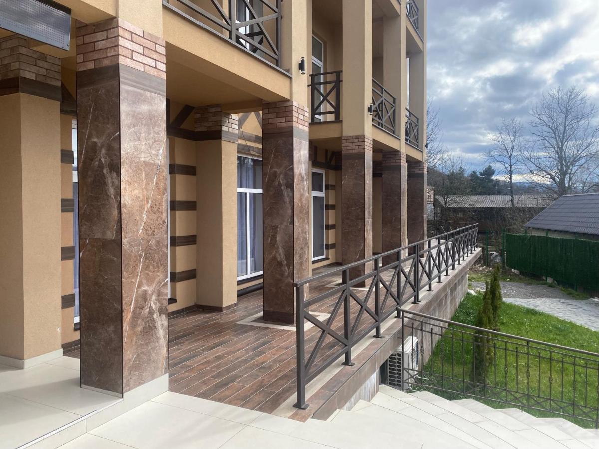 Resort River Side *