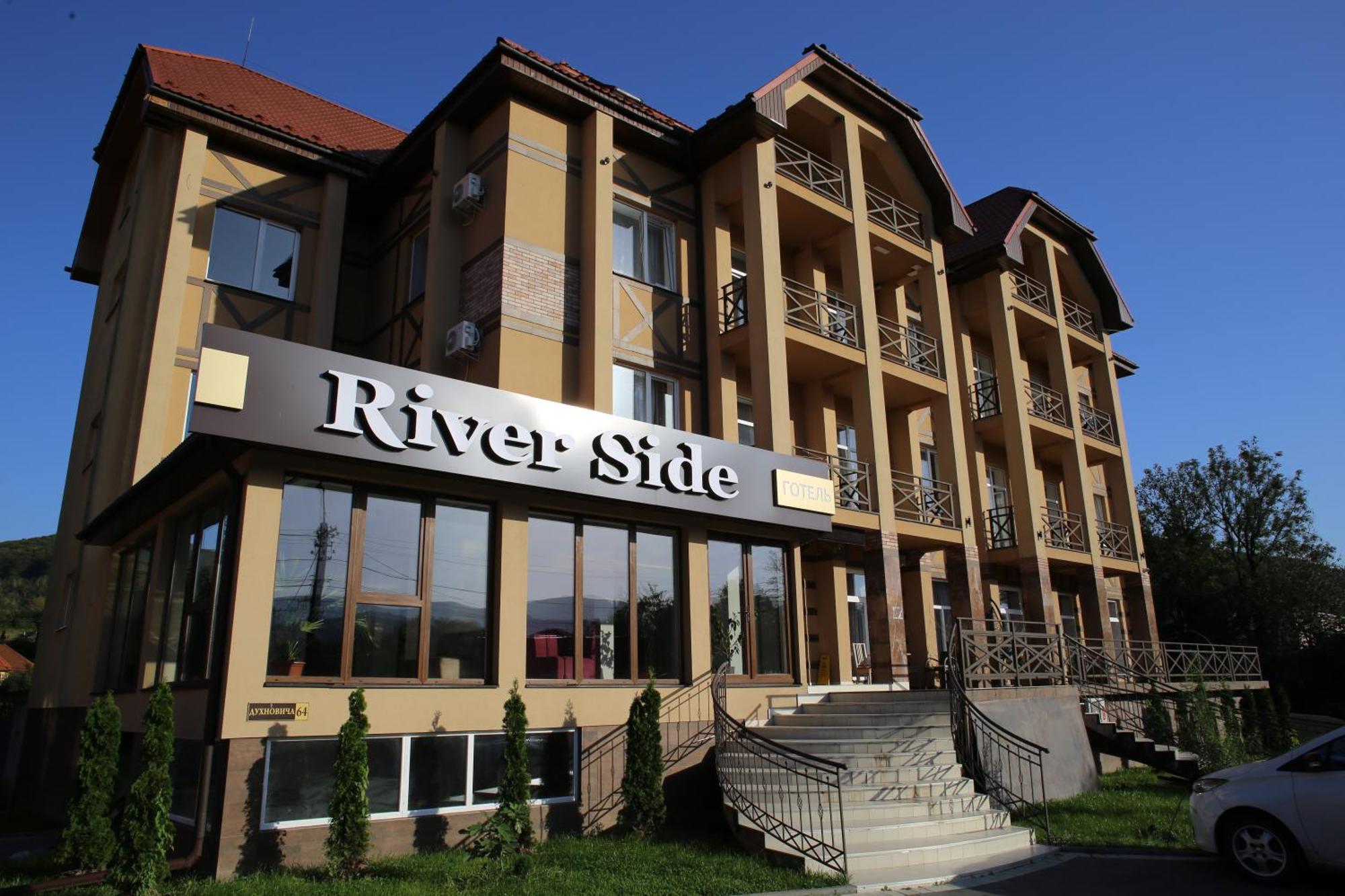 Resort River Side *